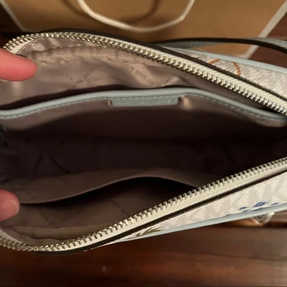 LIMITED EDITION- Michael Kors - Cross Body “Jet Set Girls” - New With Tags - Picture 4 of 11